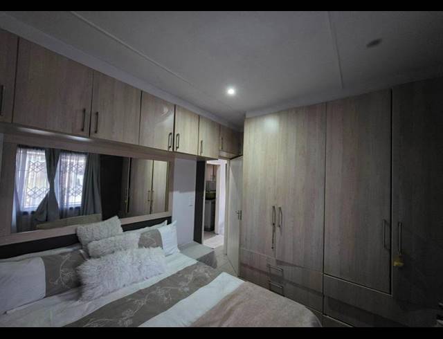 2 BEDROOM HOUSE FOR SALE IN REDCLIFFE